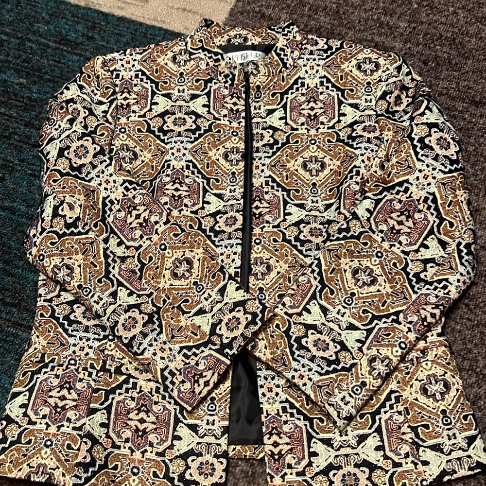 Kasper Women’s Size 8 embroidered jacket/blazer